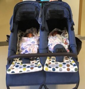 エアバギーの双子用ベビーカーに新生児を乗せた時のサイズ感